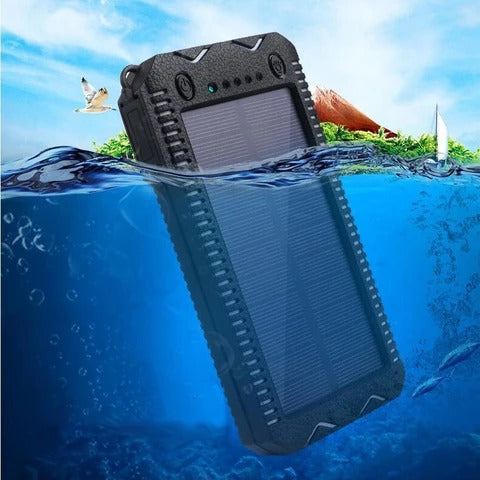 Batterie Externe Solaire Rugged — Torche LED, Briquet, Étanche & Anti-Choc